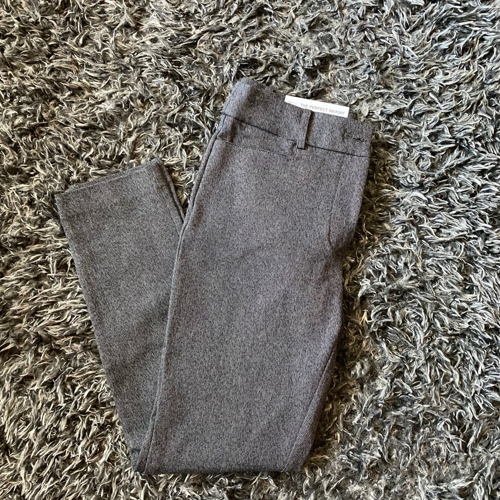 NWT. Loft The Perfecf Skinny pants. Size 2 Petite.
